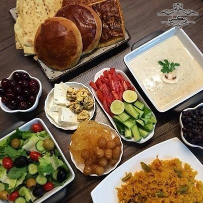 مدل تزیین سفره افطار ماه رمضان سفره افطاری جدید 98